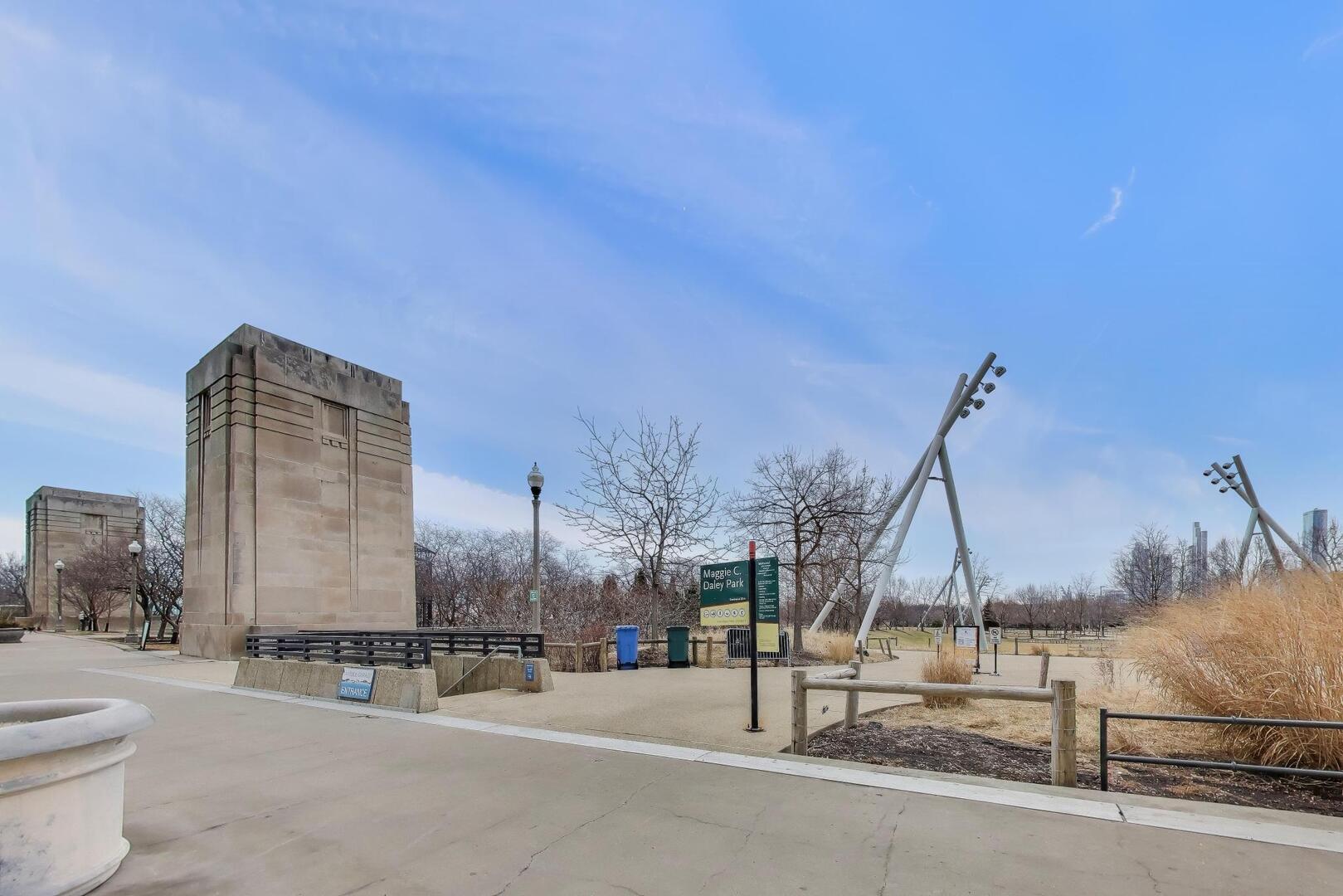 400 E RANDOLPH St #2425 Chicago, IL 60601