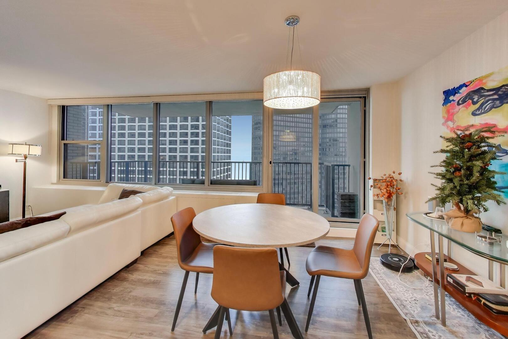 400 E RANDOLPH St #2425 Chicago, IL 60601