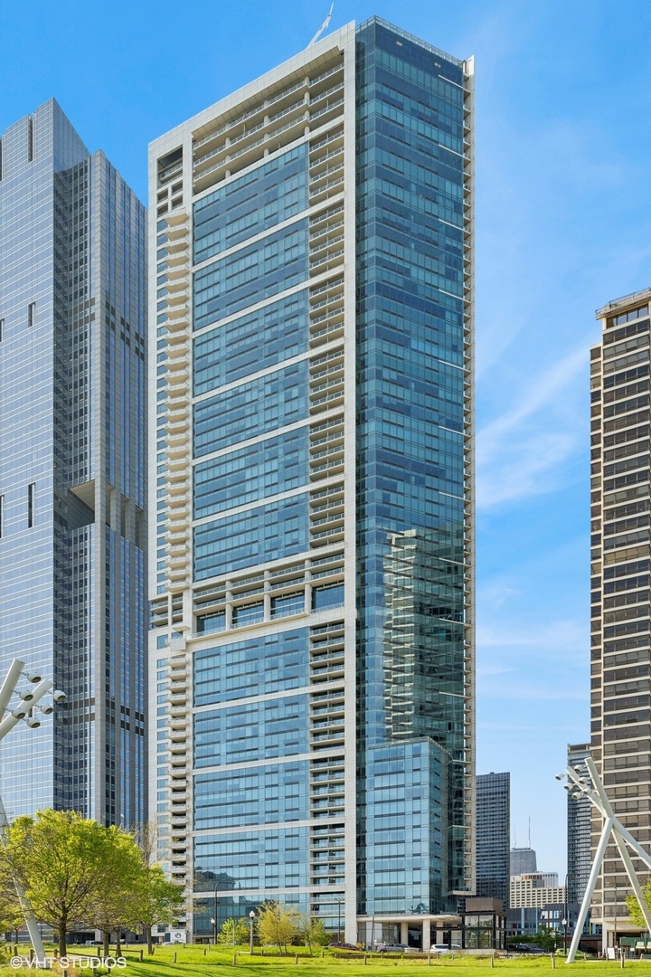 340 E RANDOLPH St #3006