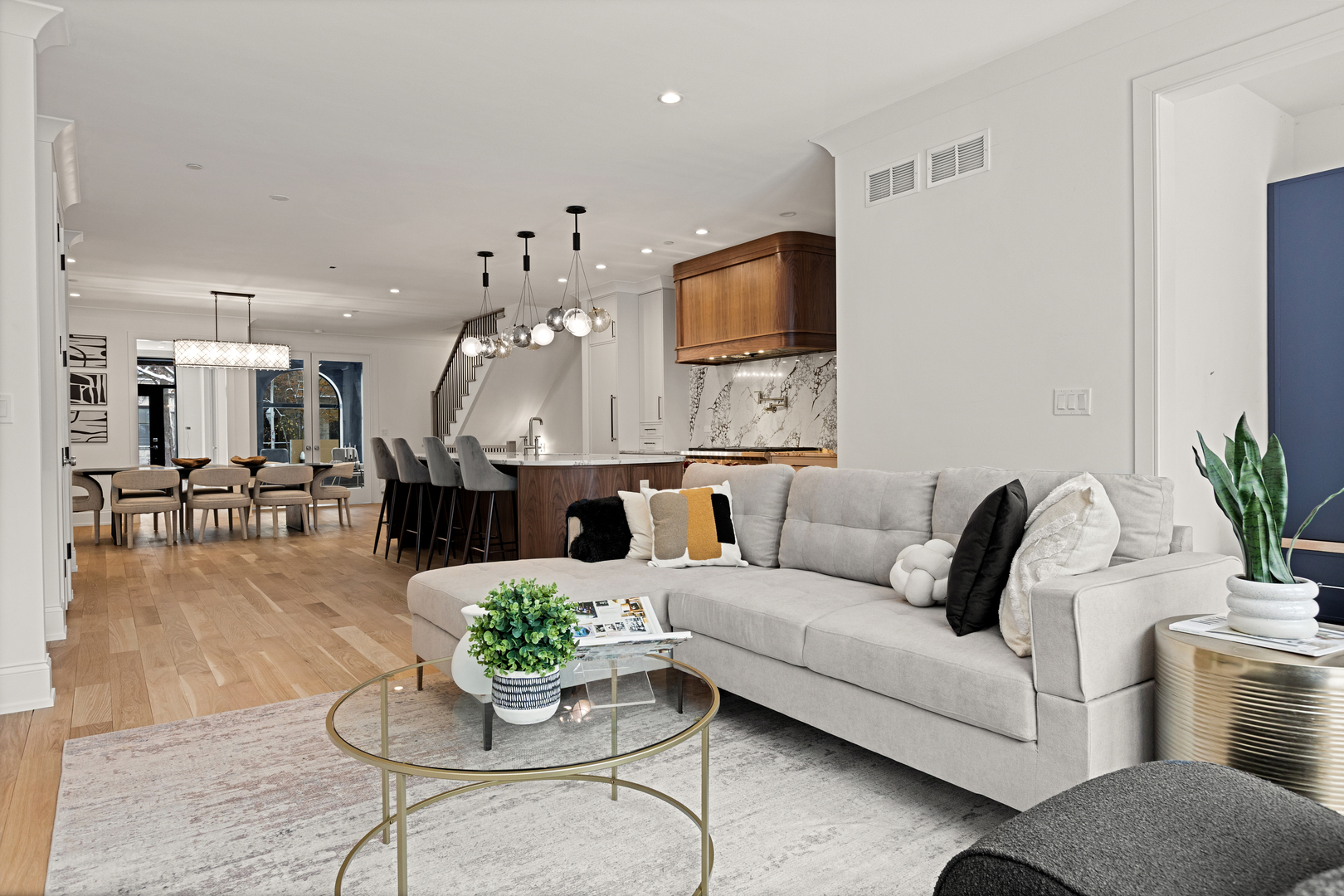 3711 N Magnolia Ave Chicago, IL 60613