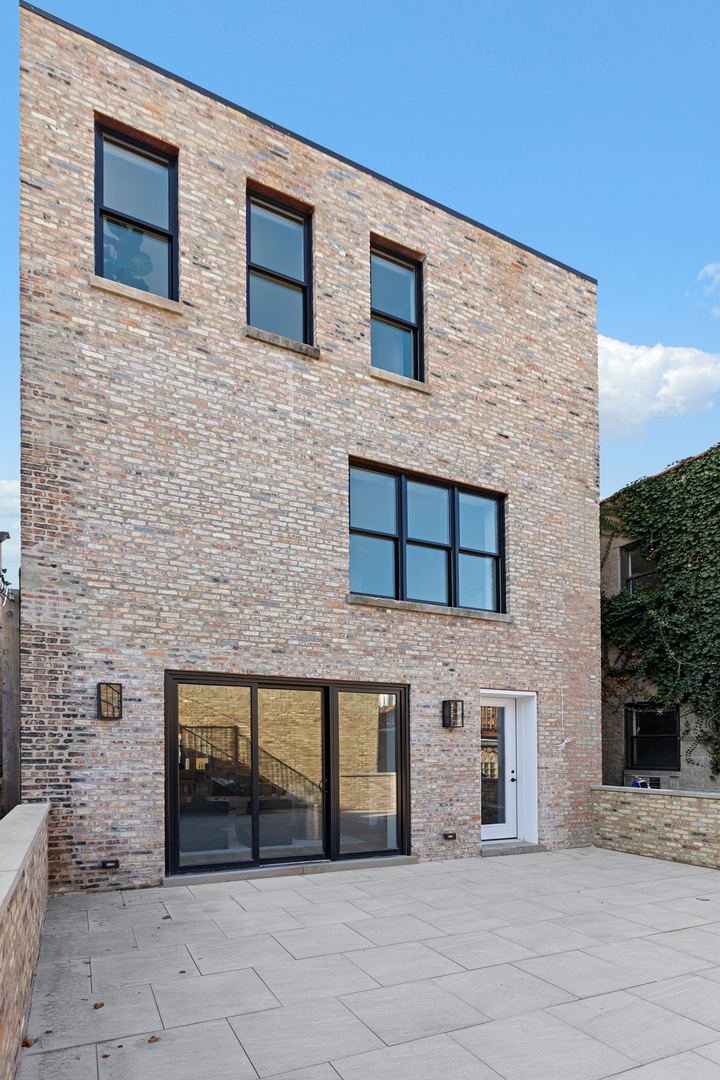 3711 N Magnolia Ave Chicago, IL 60613