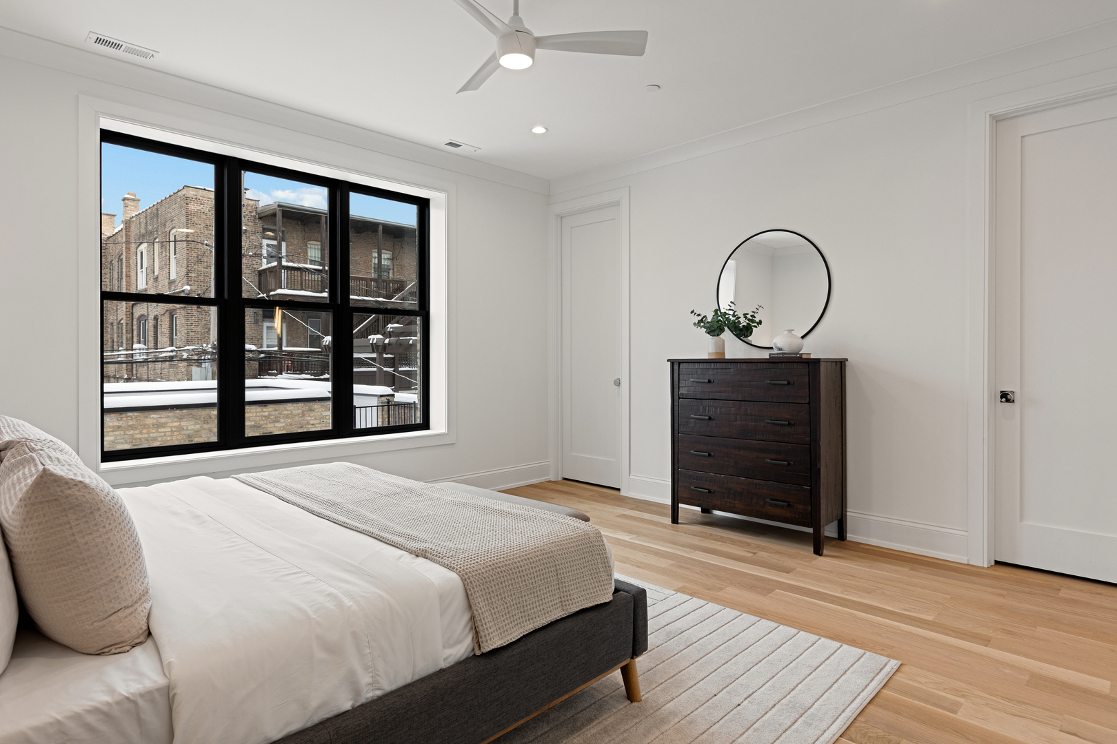 3711 N Magnolia Ave Chicago, IL 60613