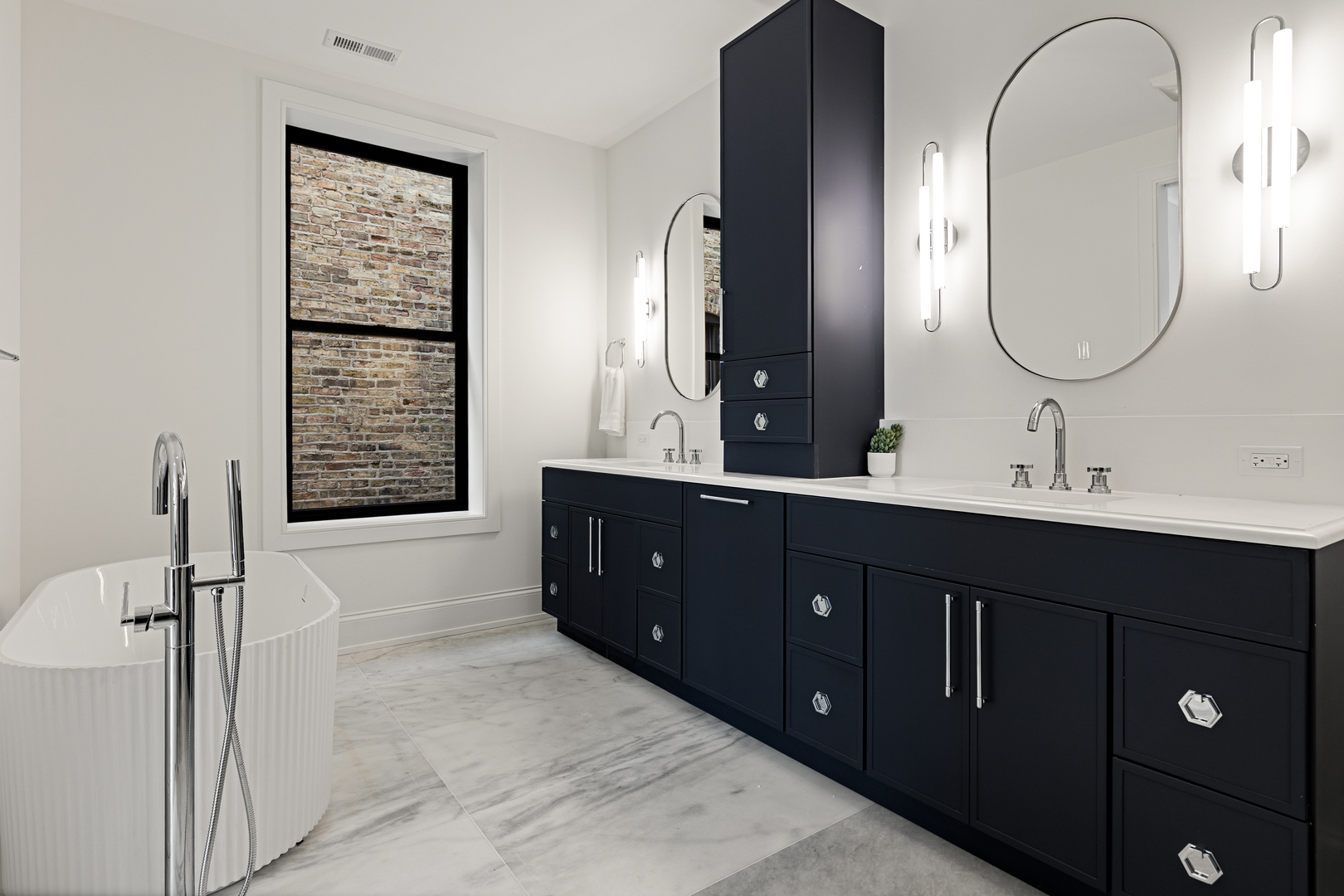 3711 N Magnolia Ave Chicago, IL 60613