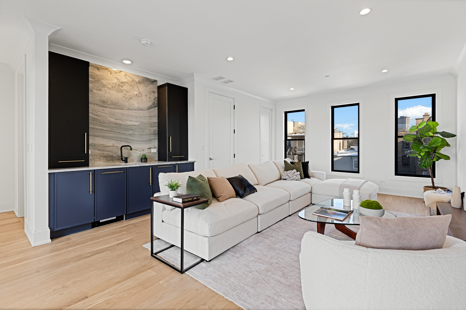 3711 N Magnolia Ave Chicago, IL 60613