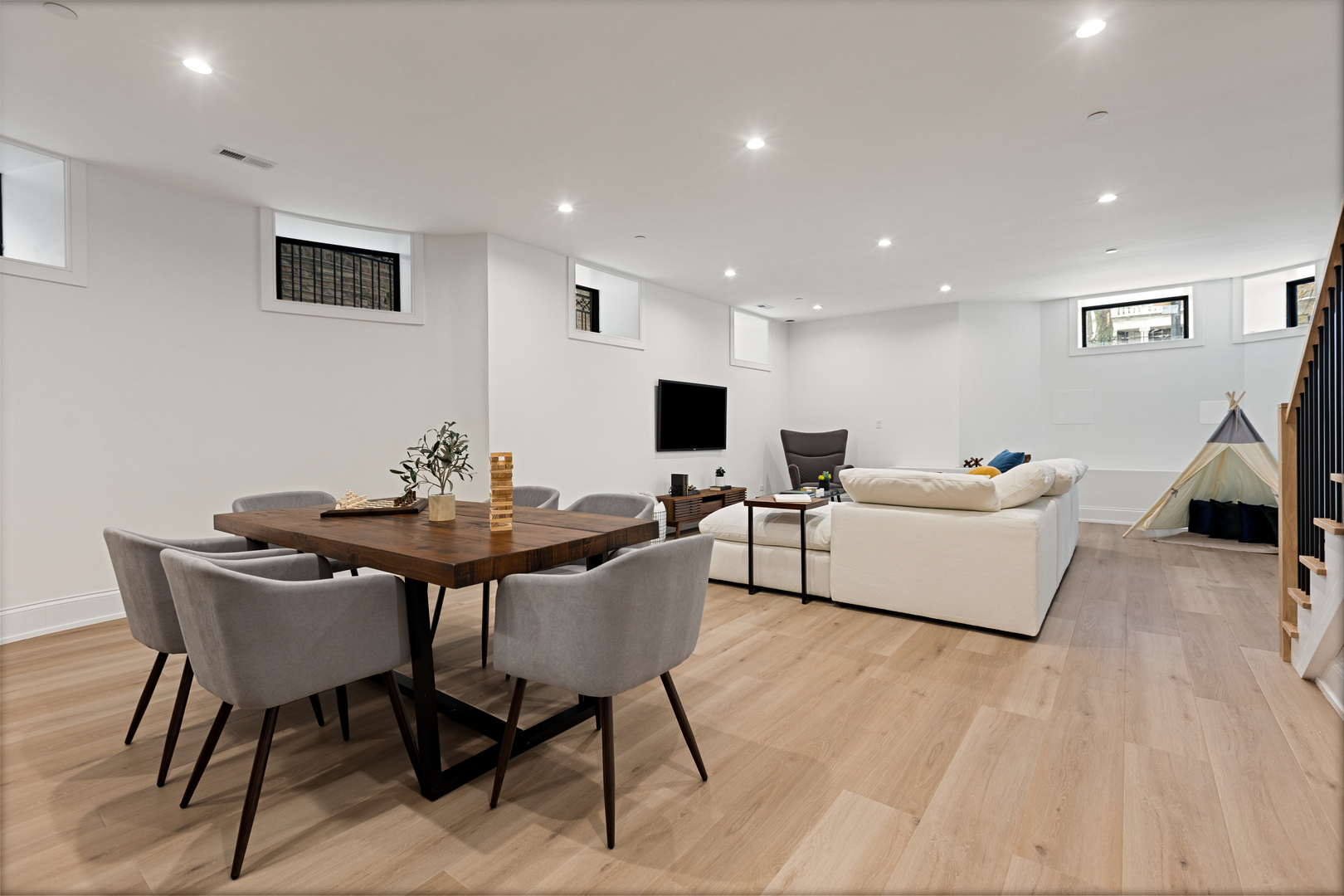 3711 N Magnolia Ave Chicago, IL 60613