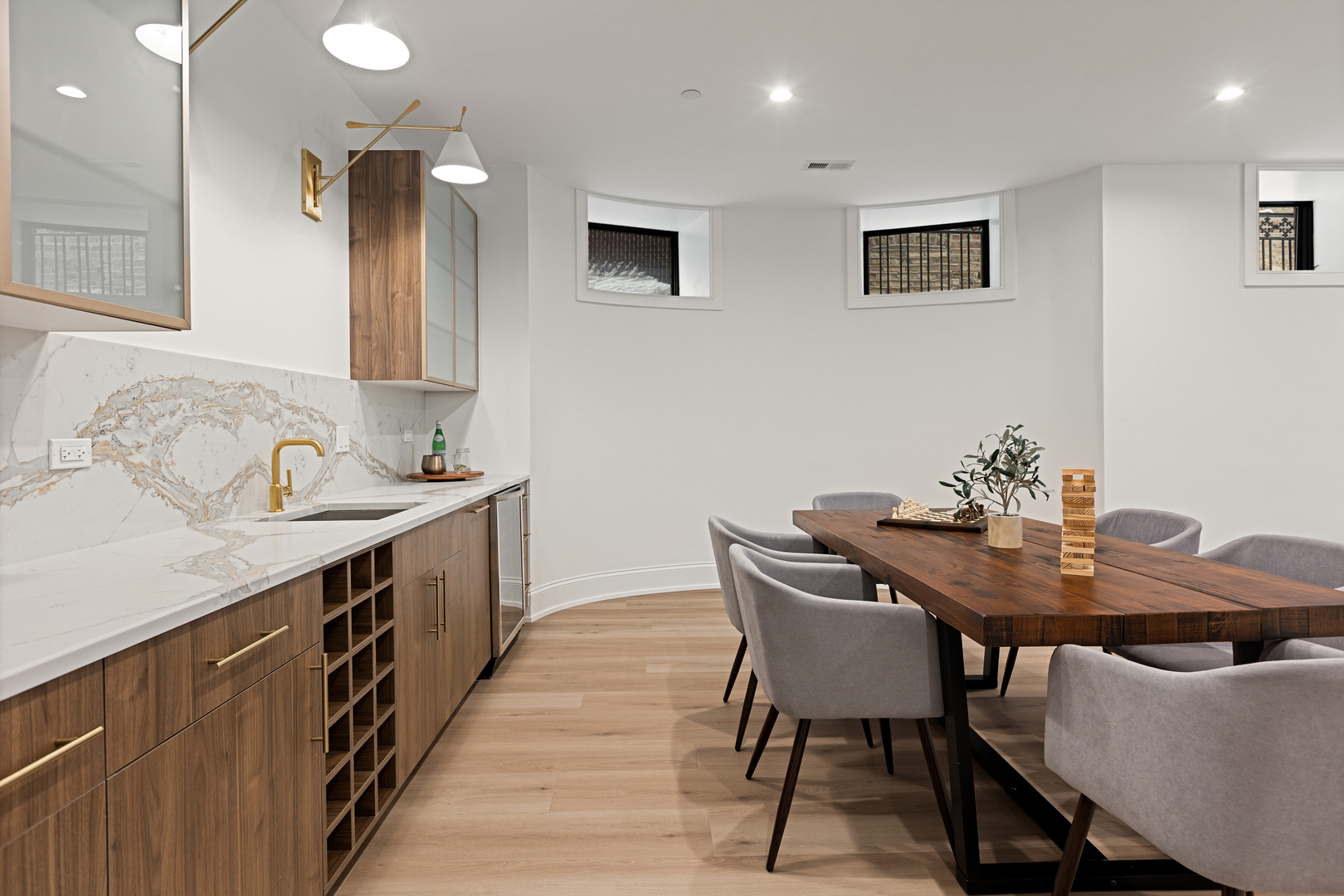 3711 N Magnolia Ave Chicago, IL 60613