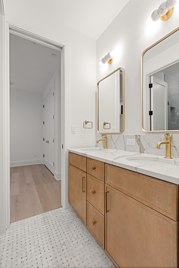 3711 N Magnolia Ave Chicago, IL 60613