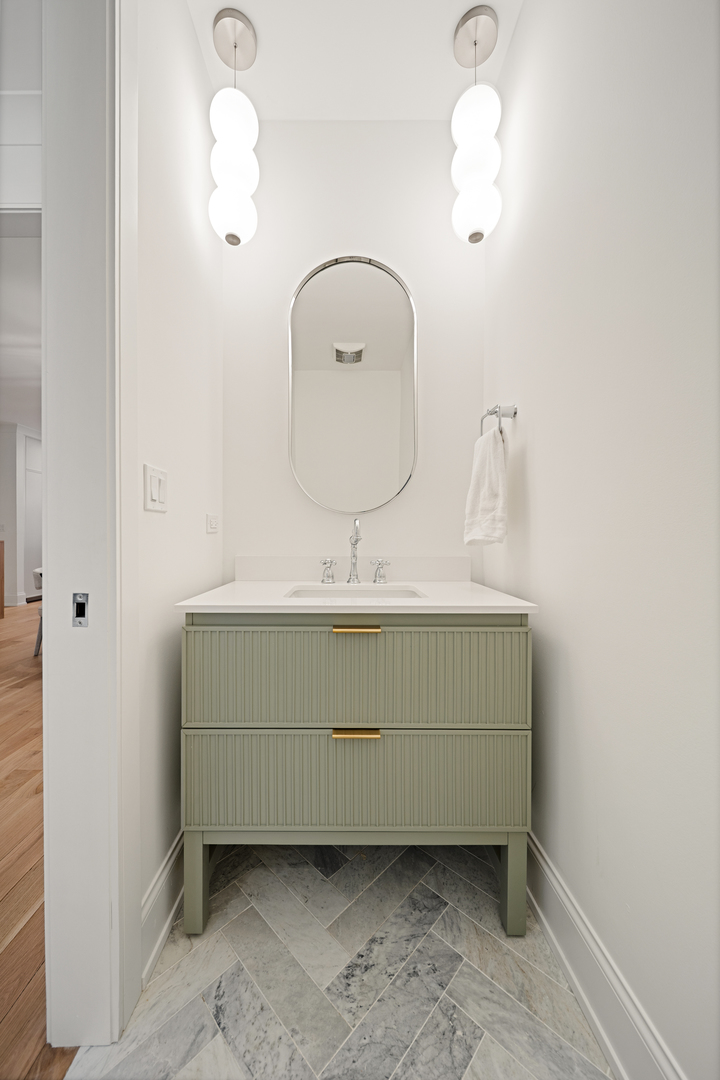 3711 N Magnolia Ave Chicago, IL 60613