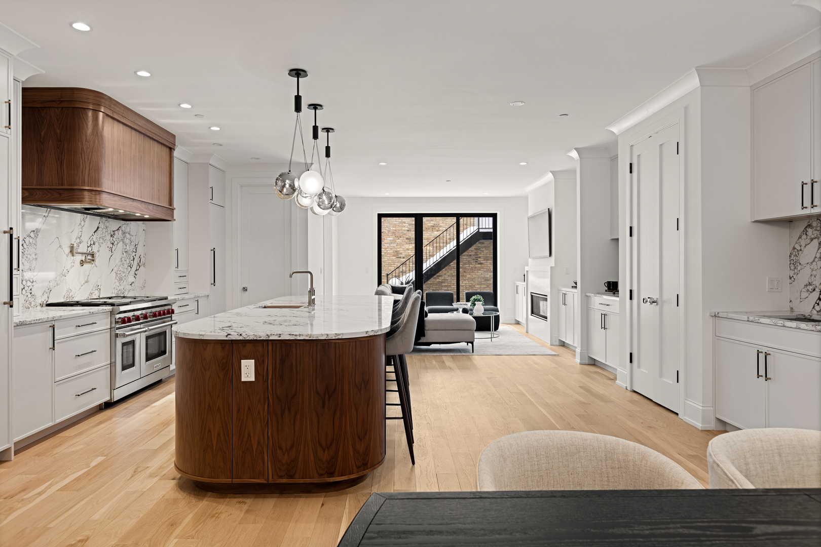 3711 N Magnolia Ave Chicago, IL 60613