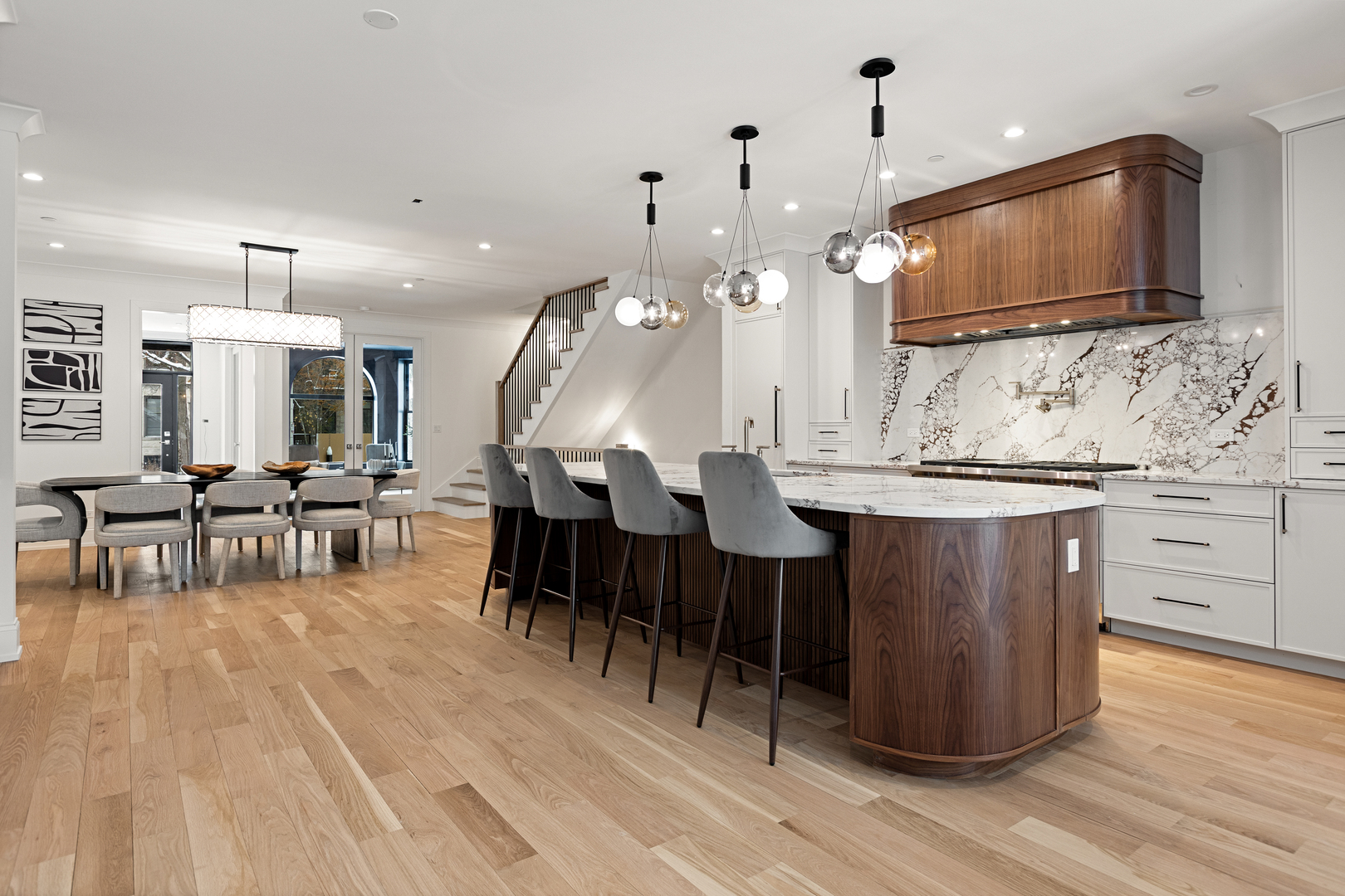 3711 N Magnolia Ave Chicago, IL 60613