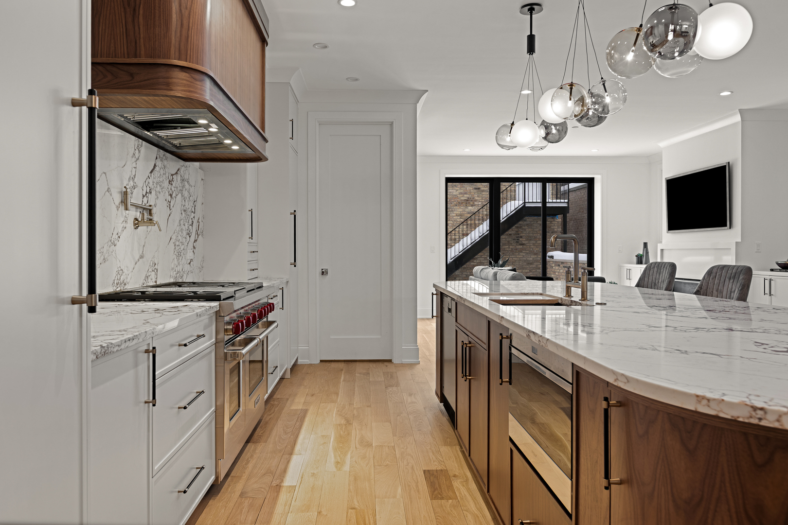 3711 N Magnolia Ave Chicago, IL 60613