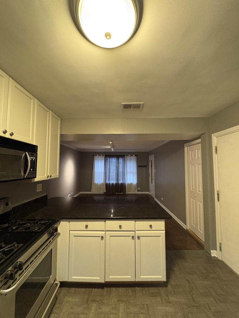 129 Elmwood Ave #2S Evanston, IL 60202