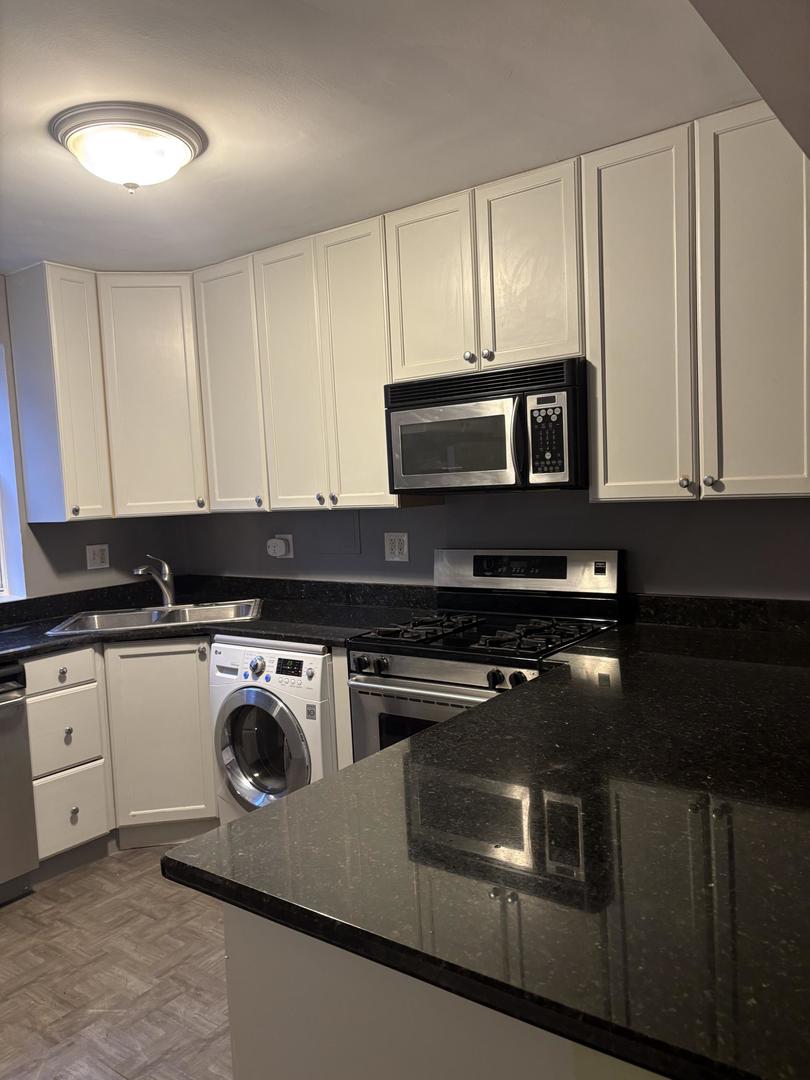 129 Elmwood Ave #2S Evanston, IL 60202