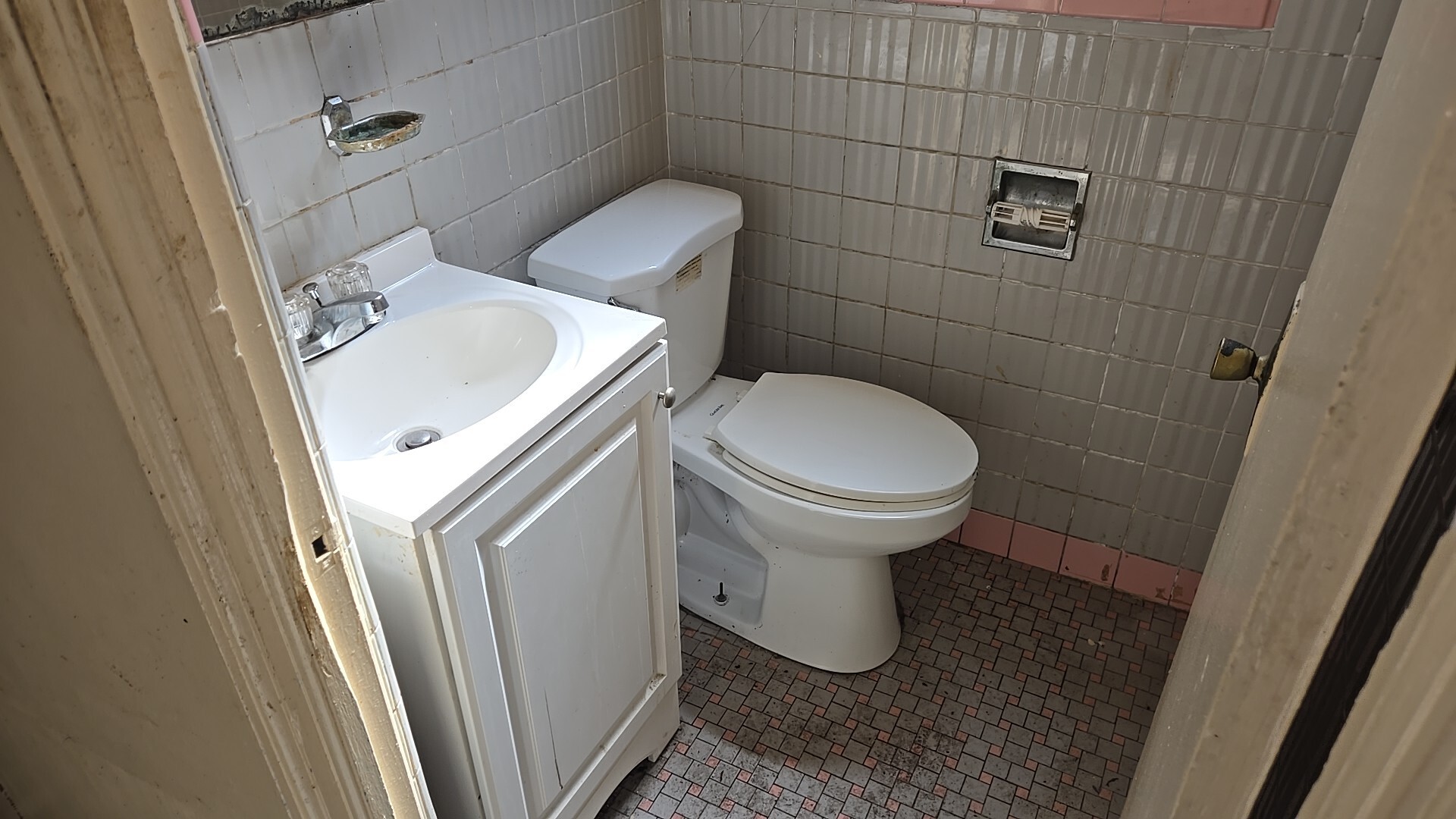 8218 S Yates Blvd Chicago, IL 60617