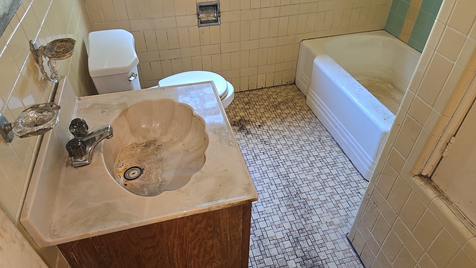 8218 S Yates Blvd Chicago, IL 60617