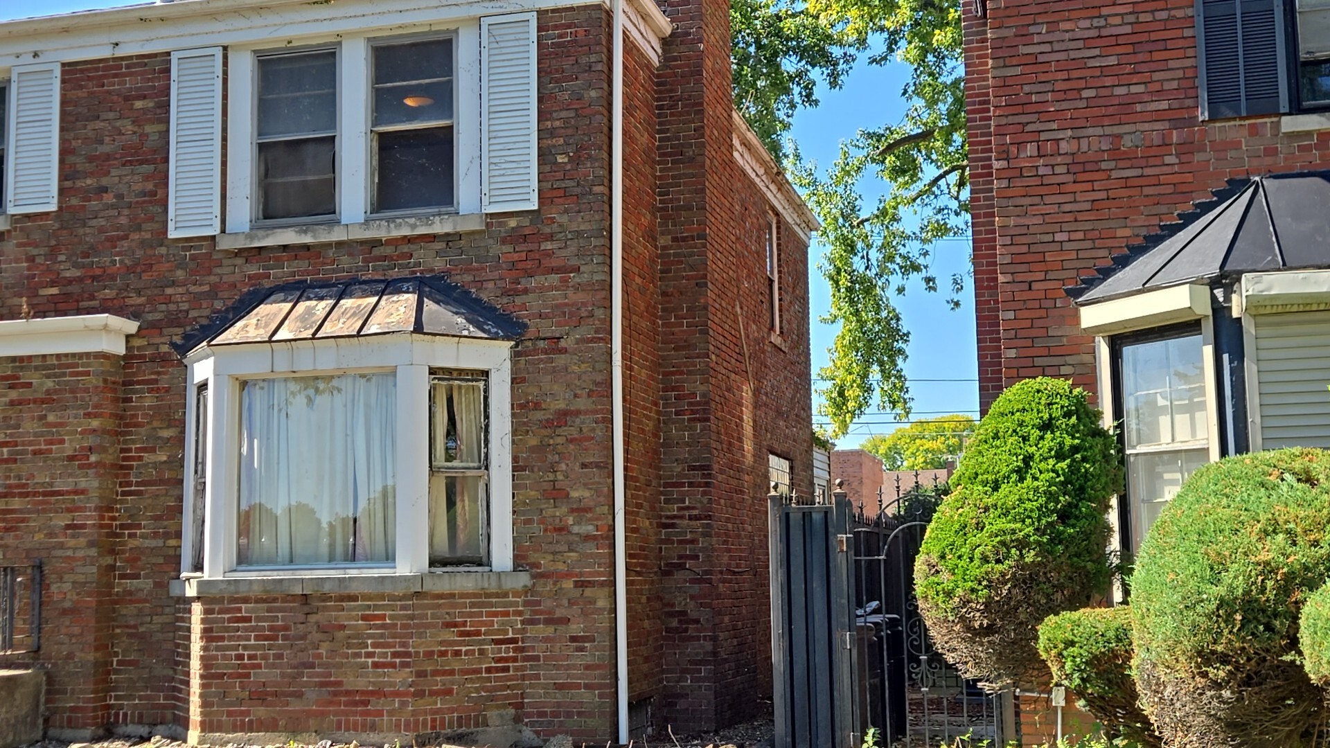 8218 S Yates Blvd Chicago, IL 60617