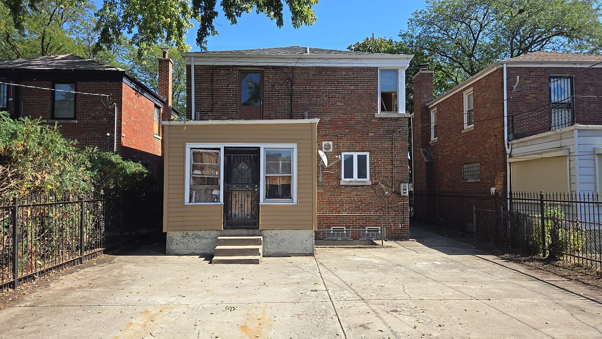 8218 S Yates Blvd Chicago, IL 60617