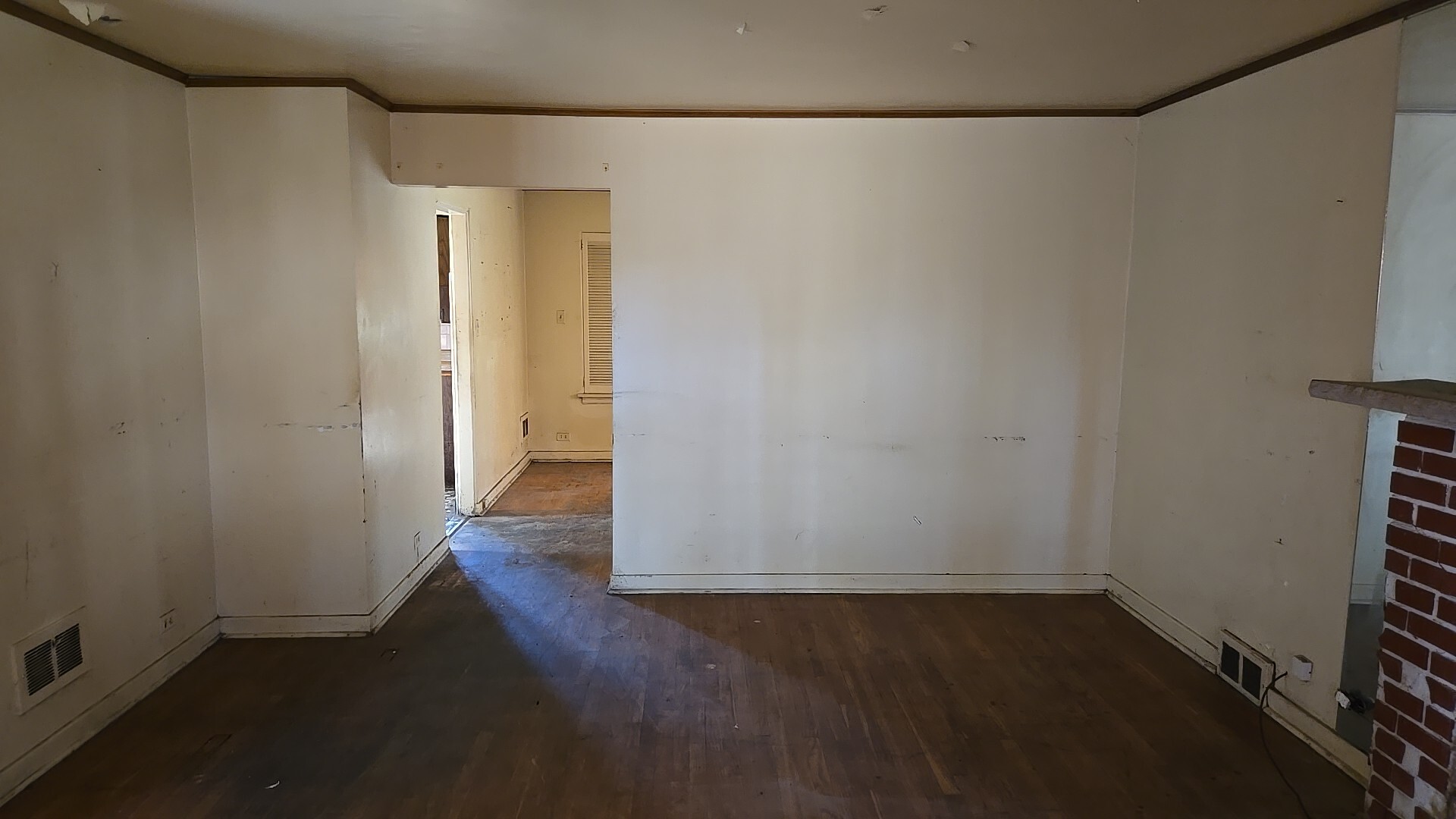 8218 S Yates Blvd Chicago, IL 60617