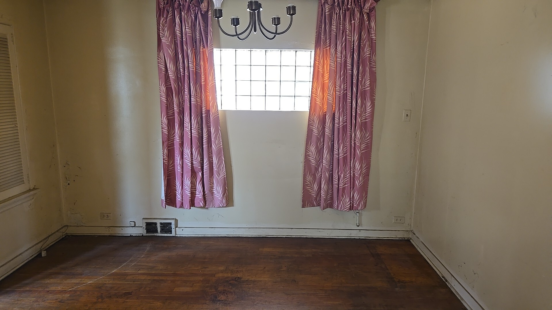 8218 S Yates Blvd Chicago, IL 60617