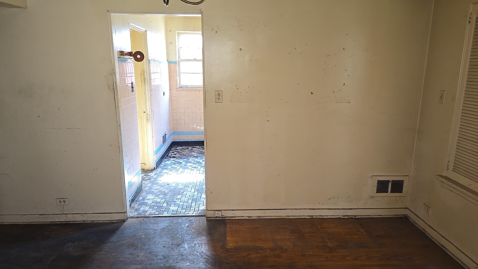 8218 S Yates Blvd Chicago, IL 60617