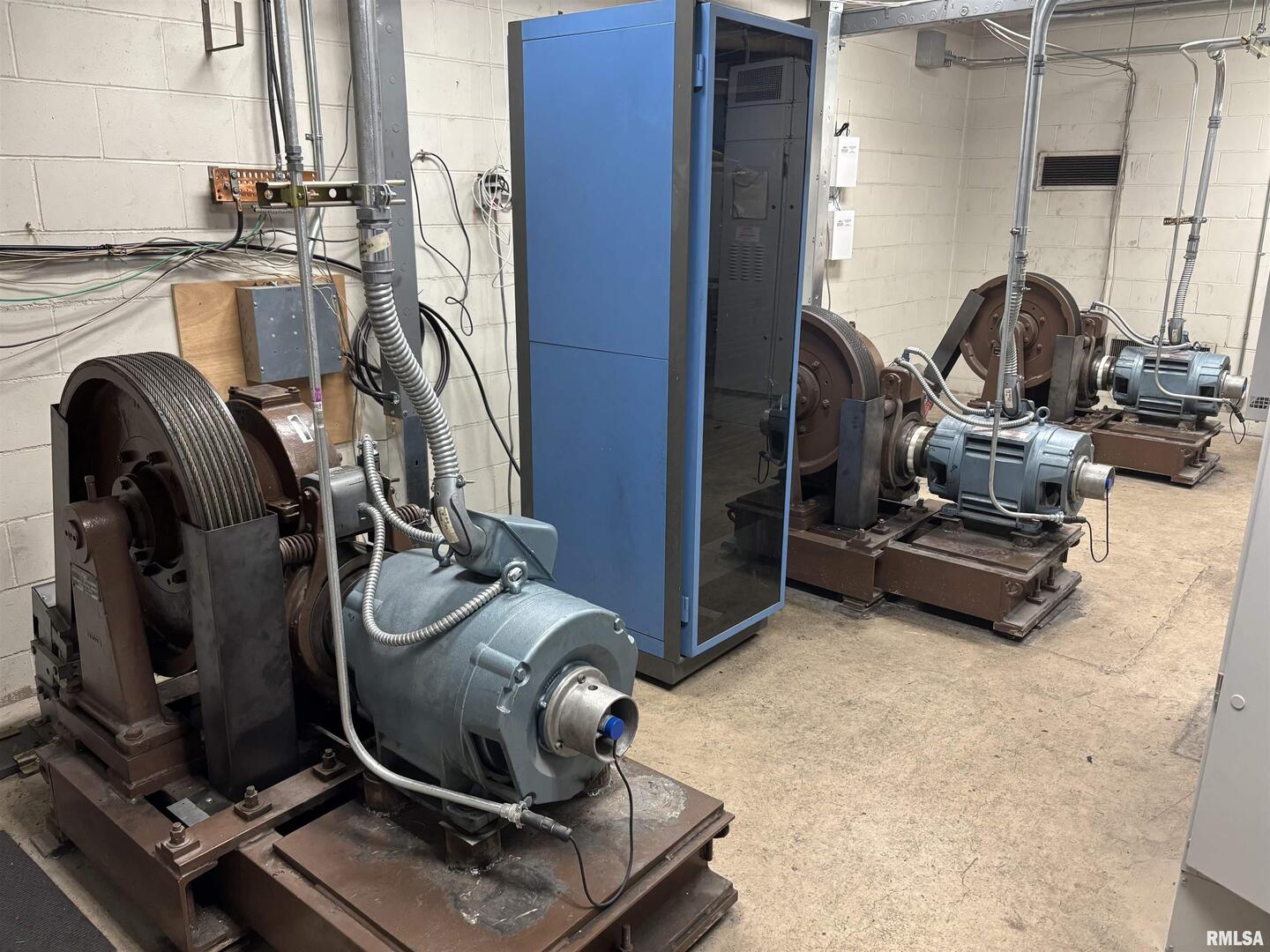 100 E KIMBERLY Rd Davenport, IA 52806