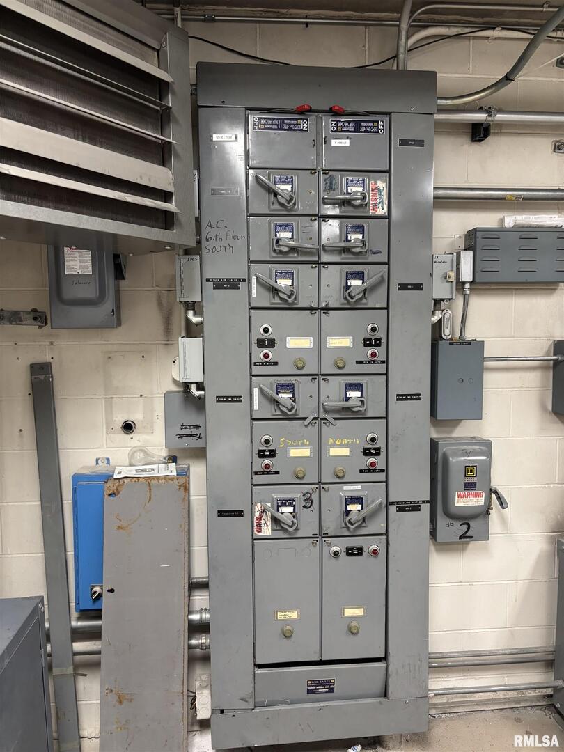 100 E KIMBERLY Rd Davenport, IA 52806