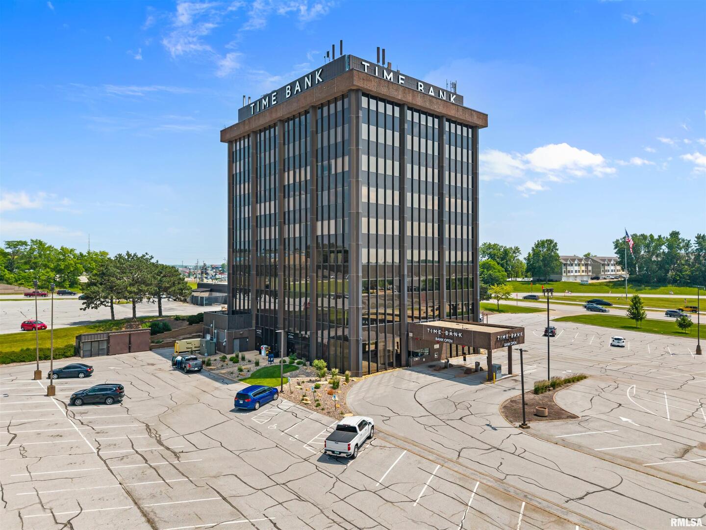 100 E KIMBERLY Rd Davenport, IA 52806