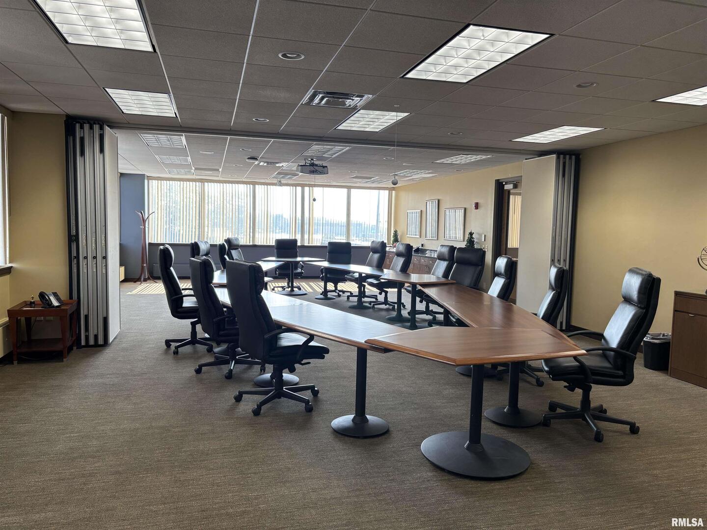 100 E KIMBERLY Rd Davenport, IA 52806