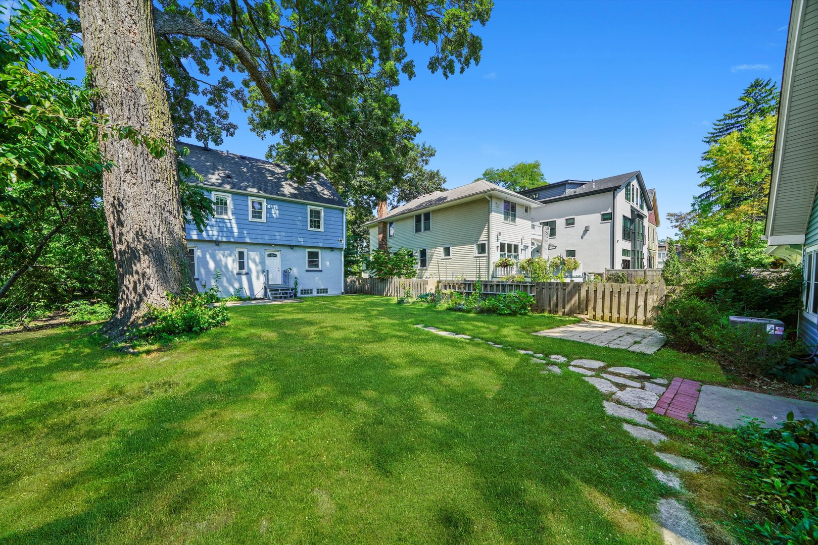 2108 Harrison St Evanston, IL 60201