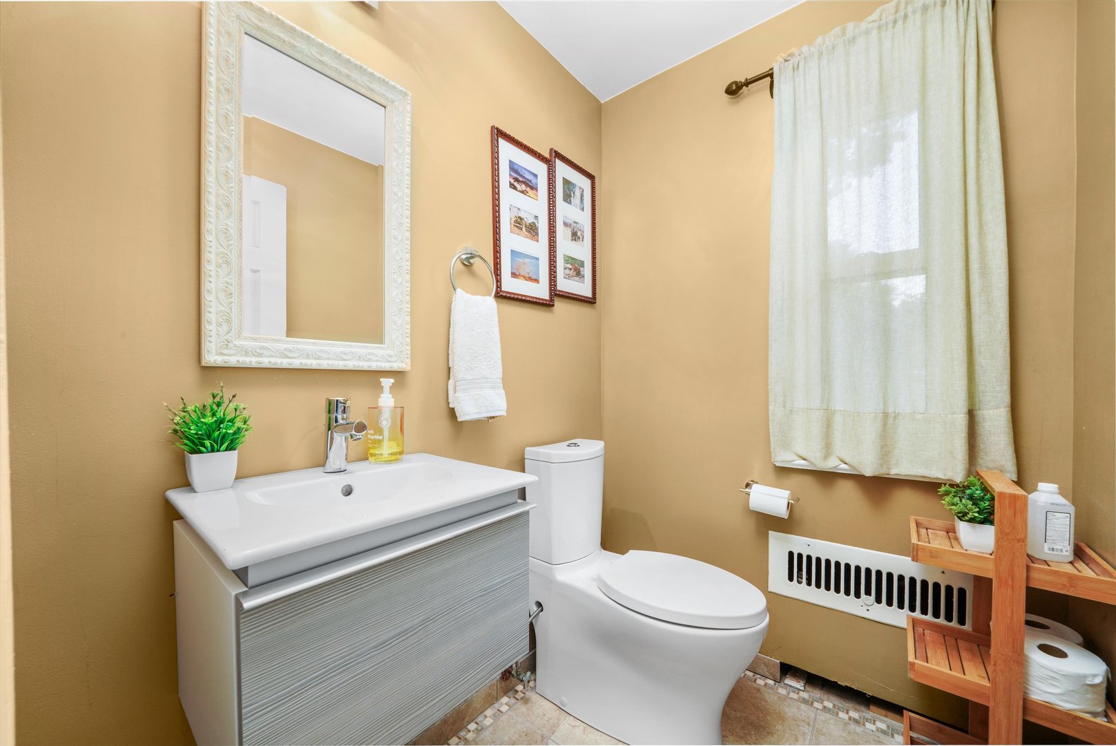 2108 Harrison St Evanston, IL 60201