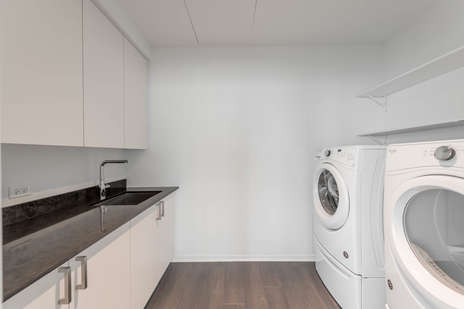 220 E Illinois St #PH-5202 Chicago, IL 60611