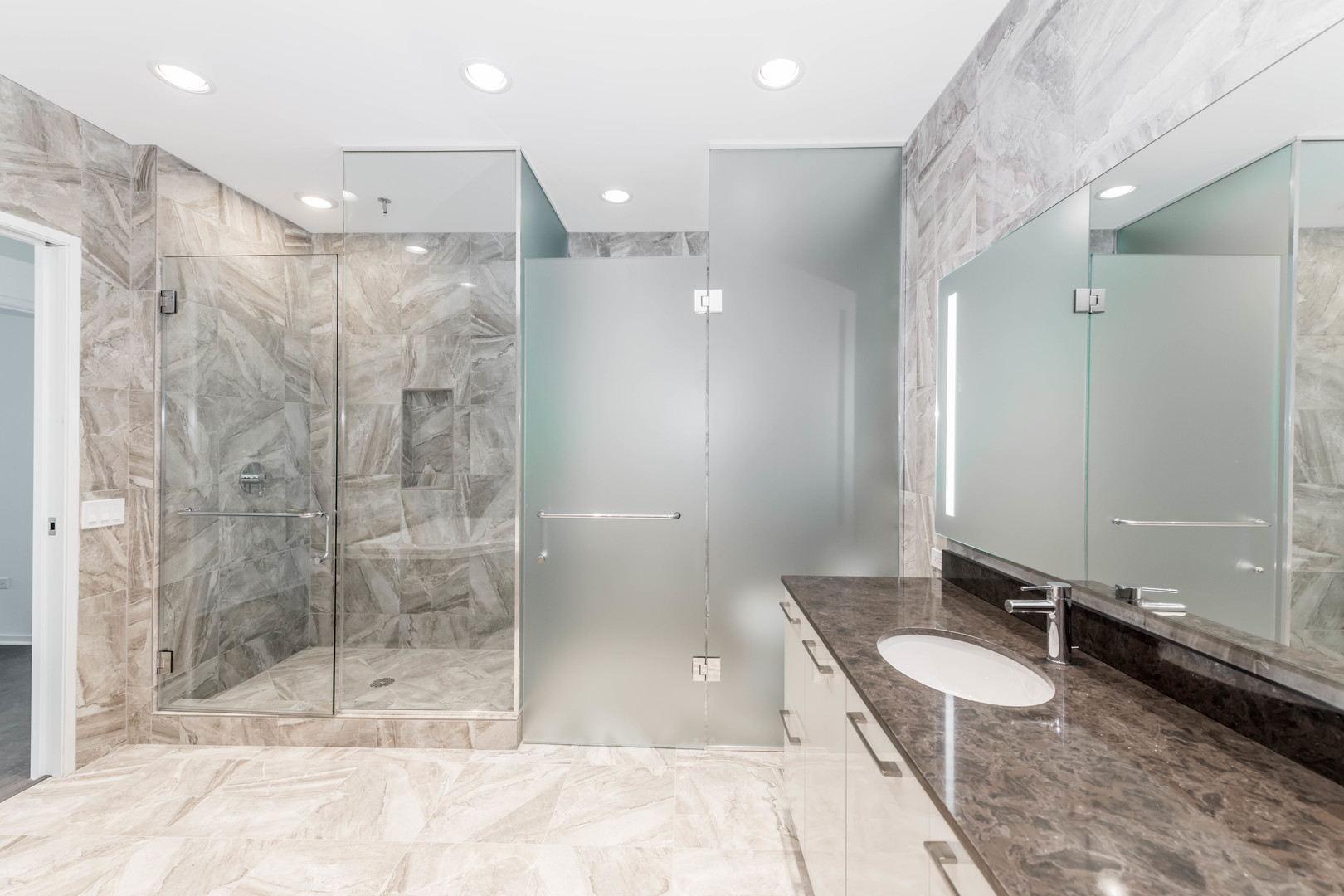 220 E Illinois St #PH-5202 Chicago, IL 60611