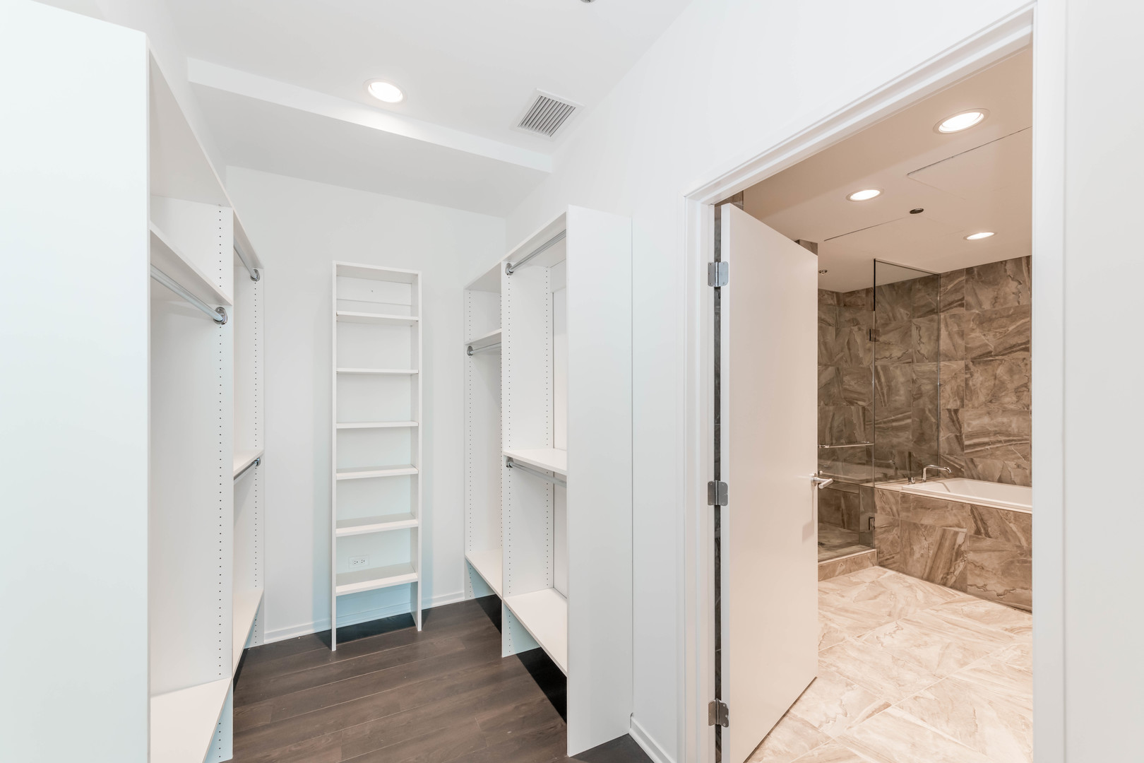 220 E Illinois St #PH-5202 Chicago, IL 60611