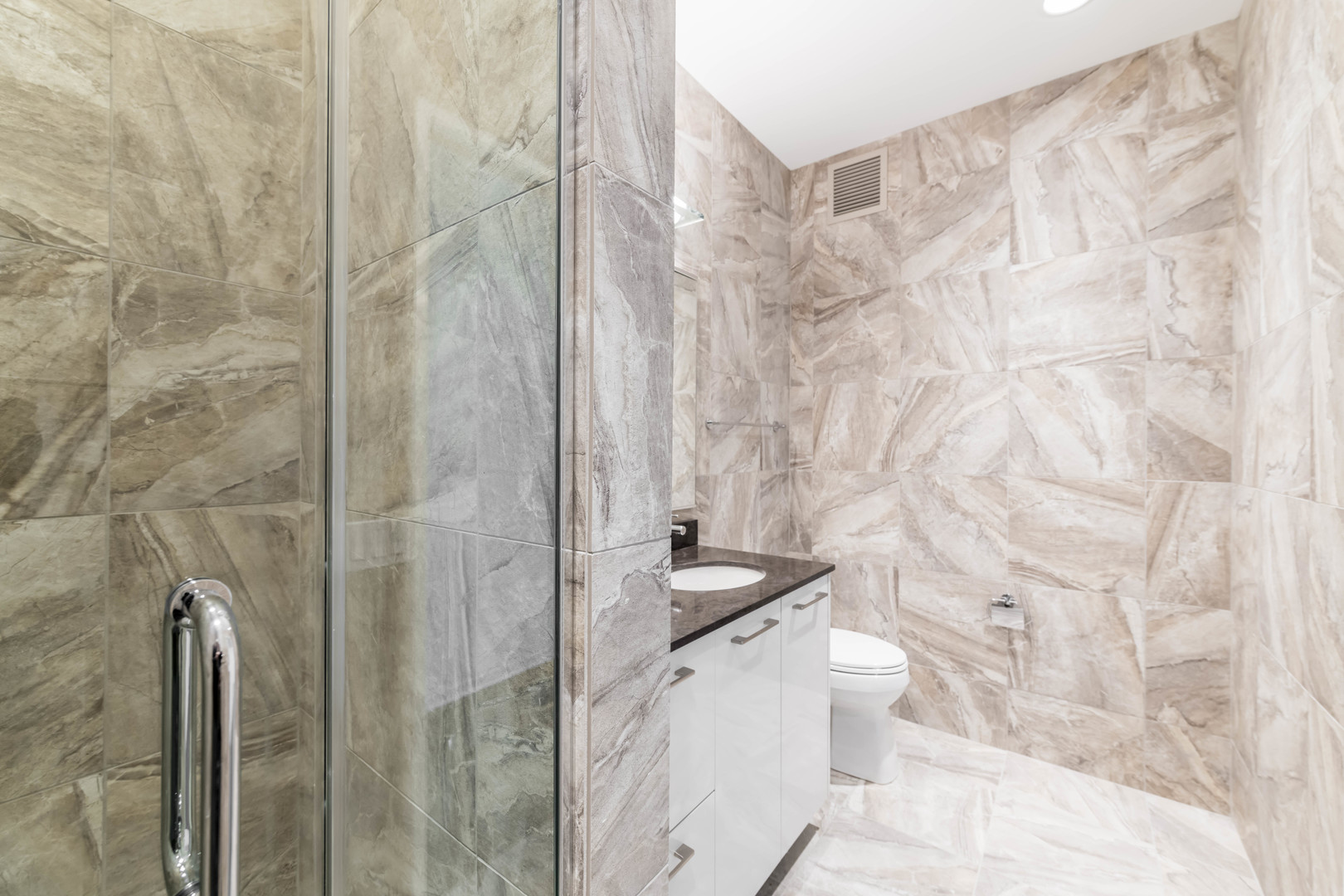 220 E Illinois St #PH-5202 Chicago, IL 60611