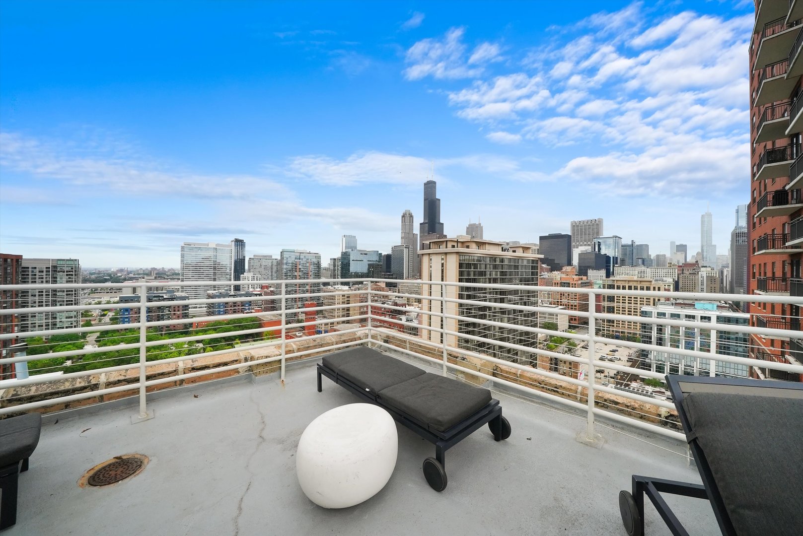 40 E 9TH St #707 Chicago, IL 60605