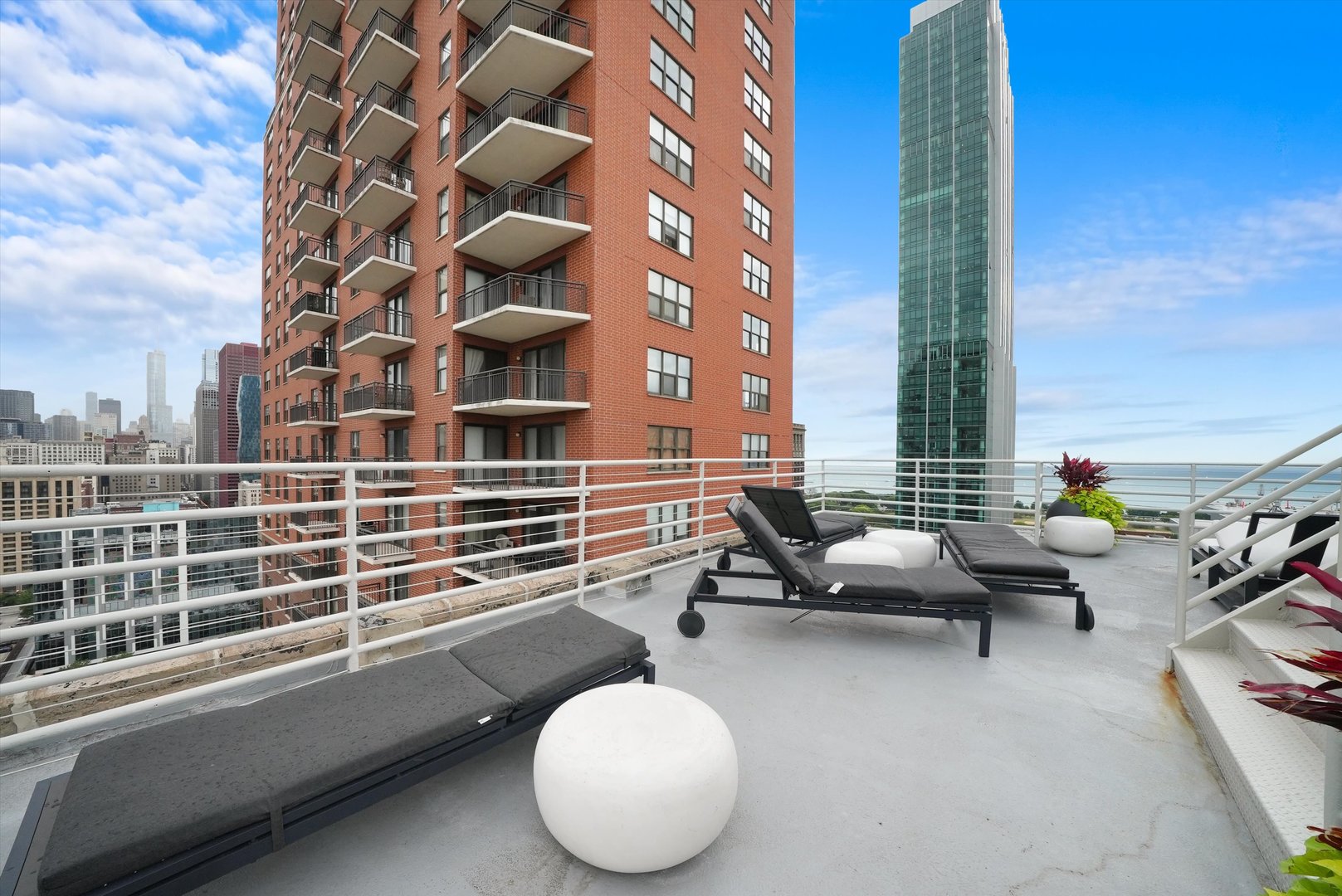 40 E 9TH St #707 Chicago, IL 60605