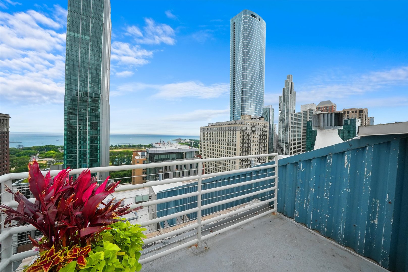 40 E 9TH St #707 Chicago, IL 60605