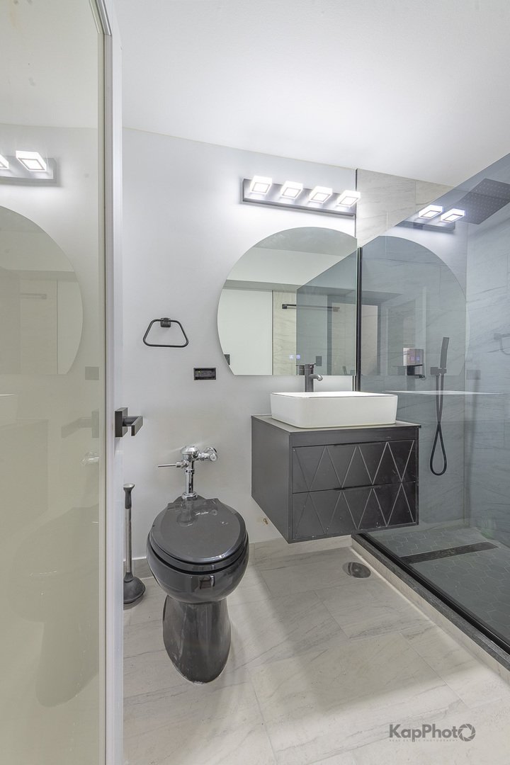 7337 S South Shr Dr #902 Chicago, IL 60649