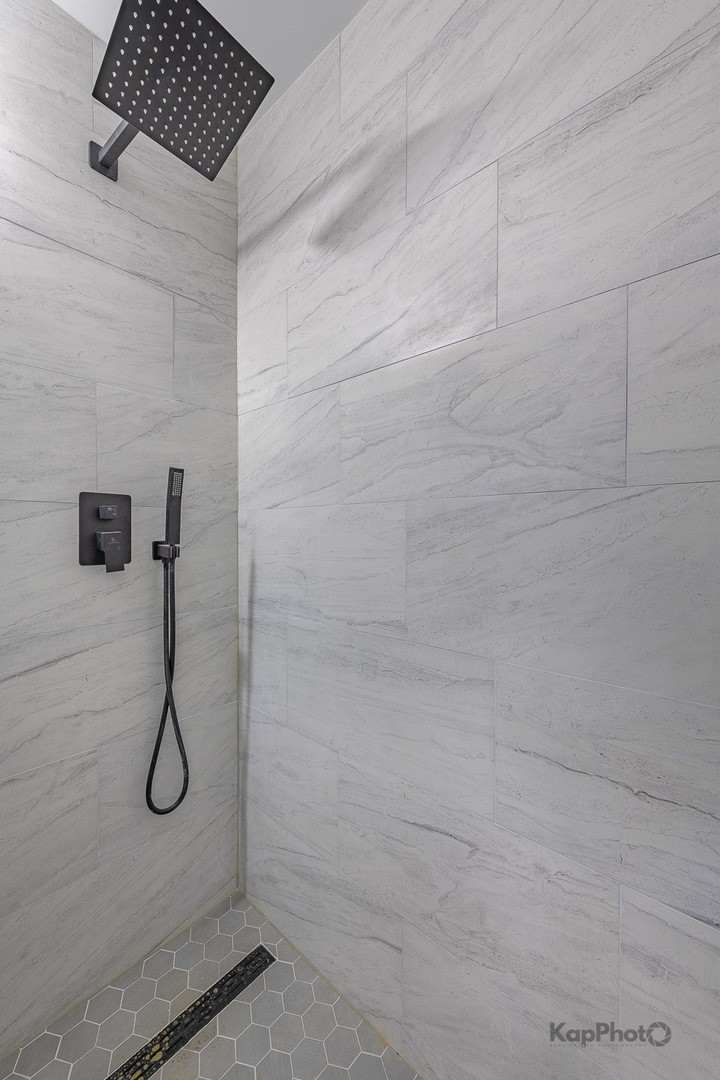 7337 S South Shr Dr #902 Chicago, IL 60649