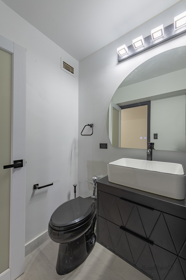 7337 S South Shr Dr #902 Chicago, IL 60649