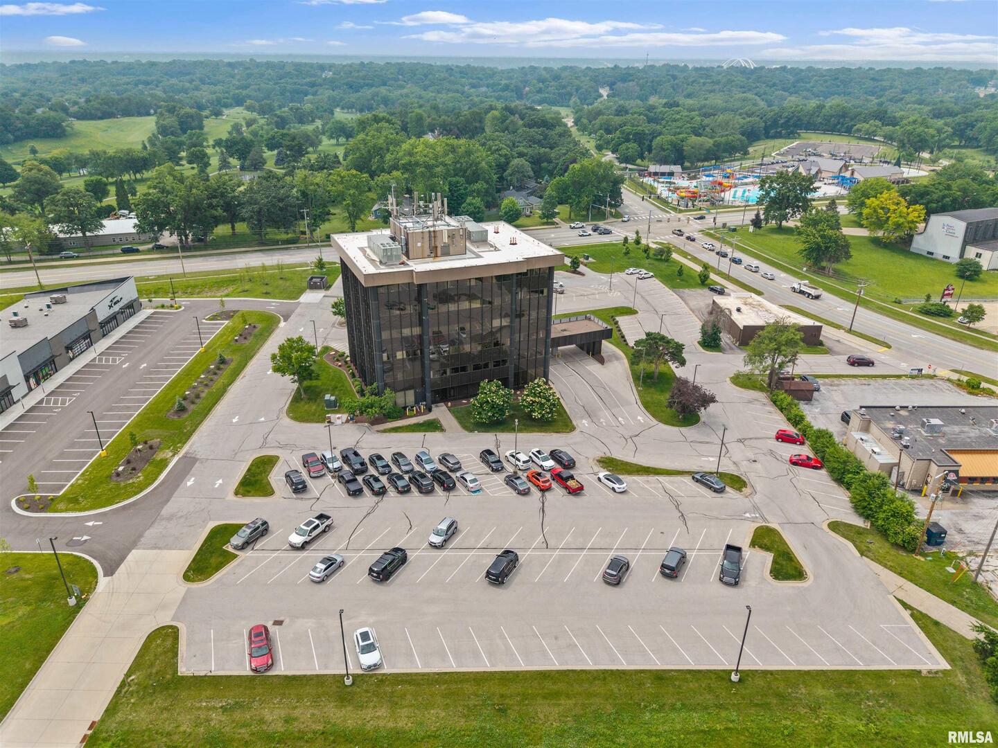 2550 MIDDLE Rd Bettendorf, IA 52722