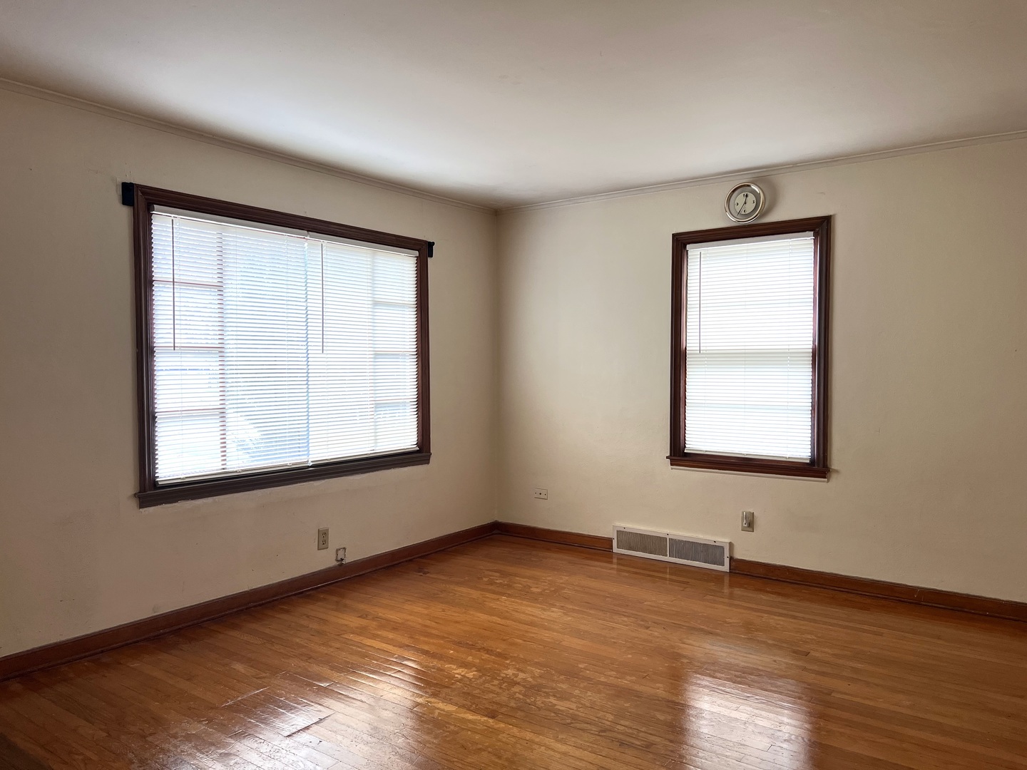 1425 FREDERICK St Joliet, IL 60435