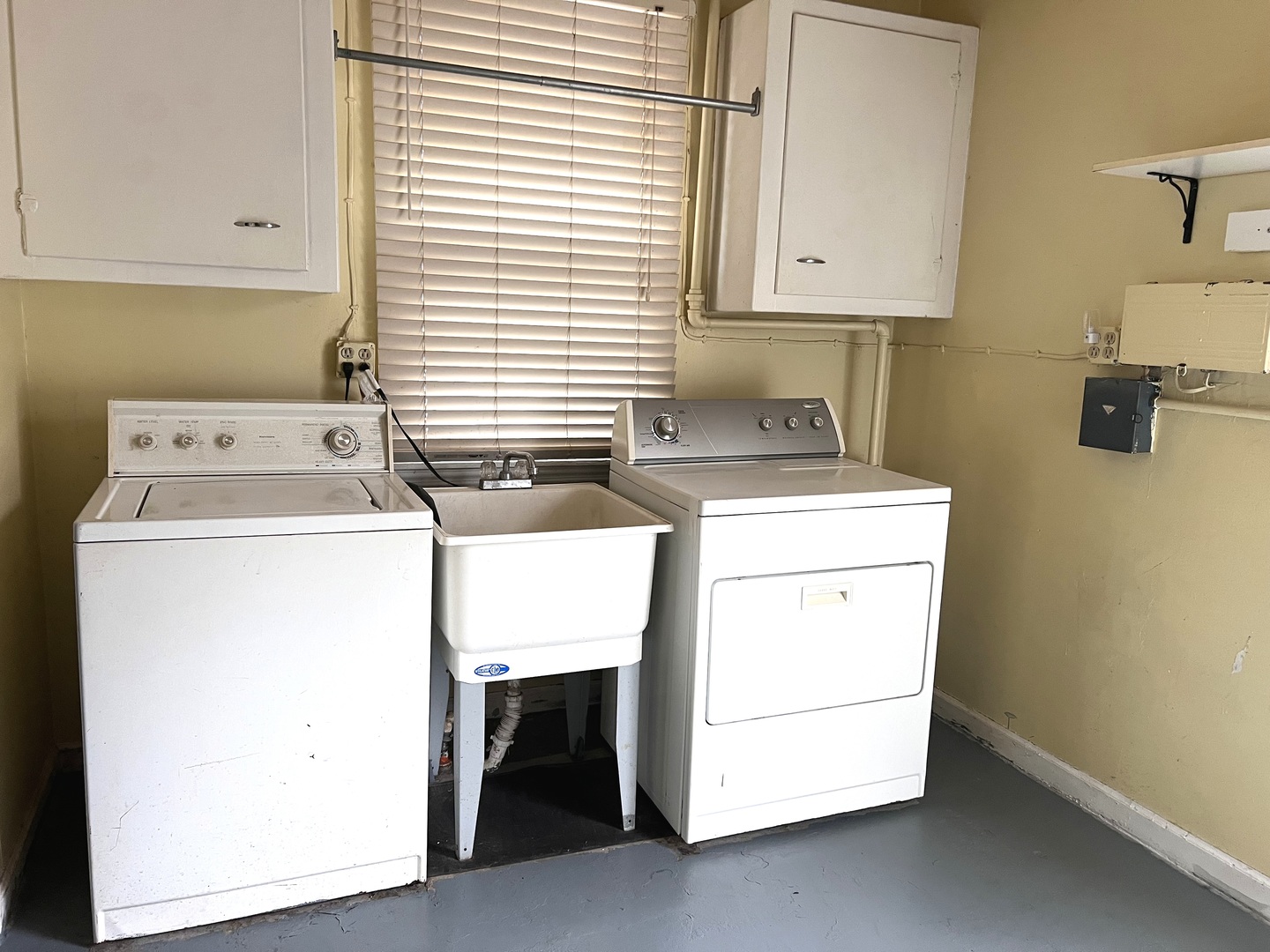 1425 FREDERICK St Joliet, IL 60435