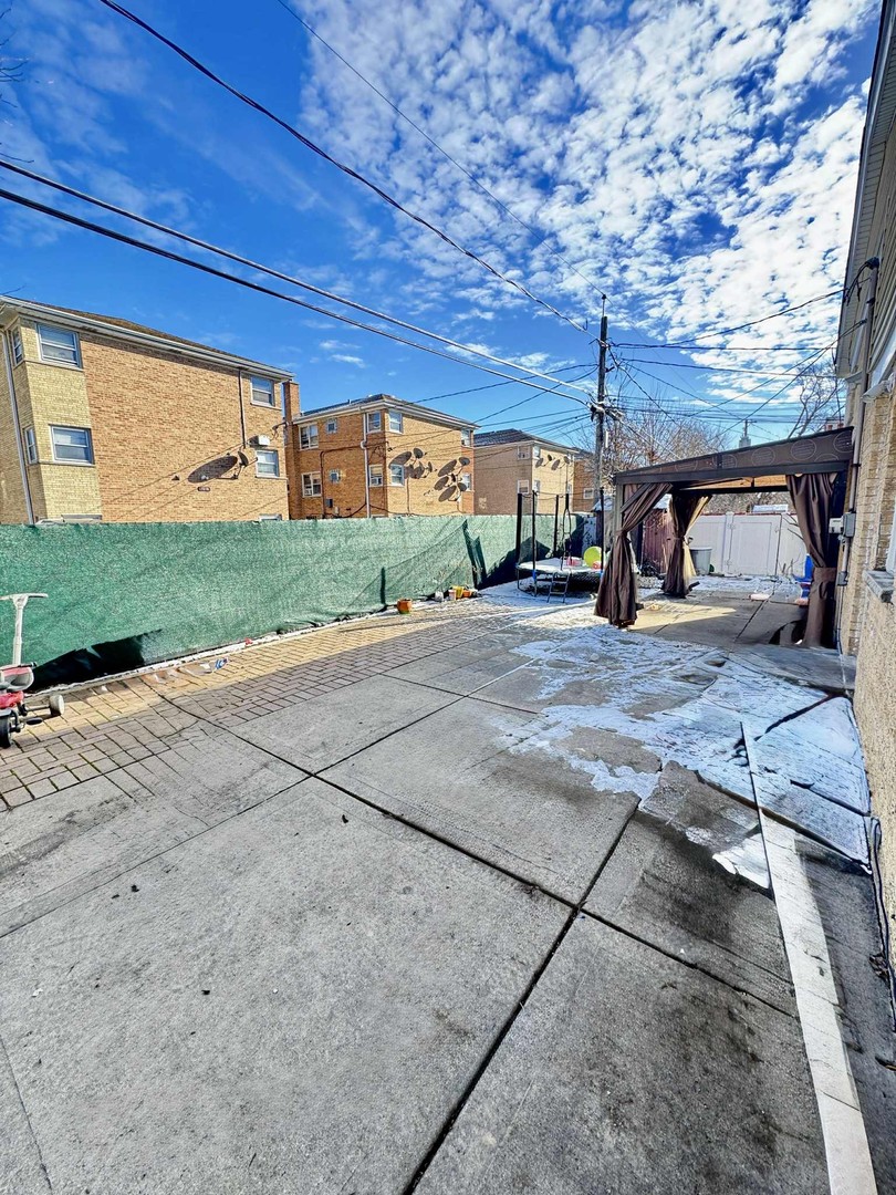 9035 N Clifton Ave Niles, IL 60714