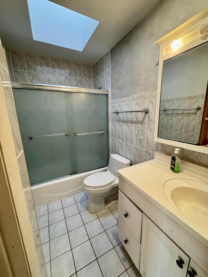 9035 N Clifton Ave Niles, IL 60714