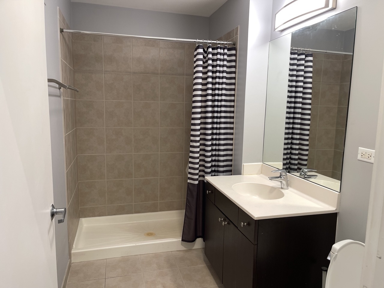 235 W VAN BUREN St #4214 Chicago, IL 60607