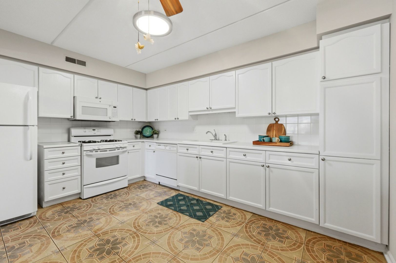 7011 W Touhy Ave #205 Niles, IL 60714