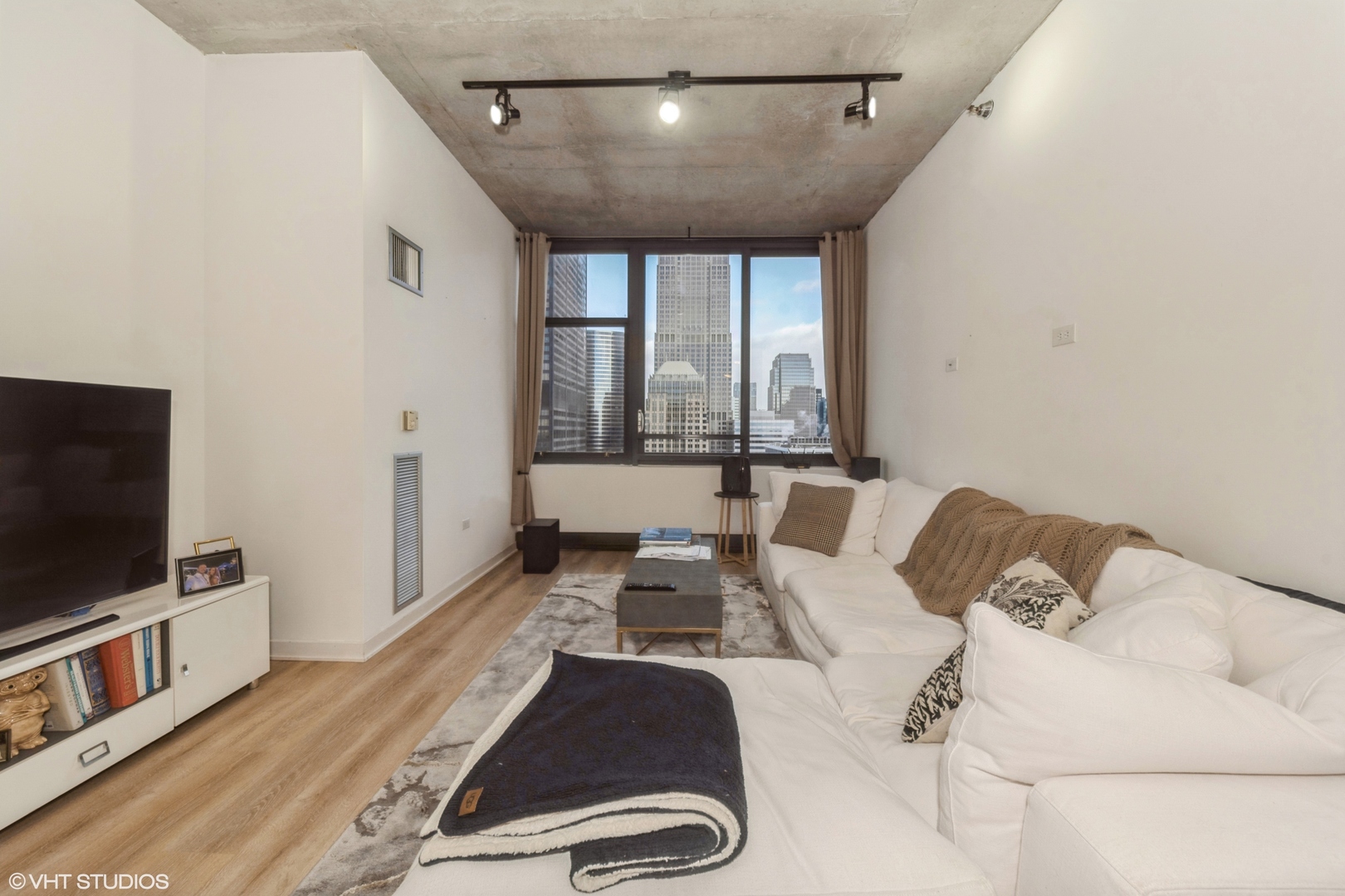 235 W VAN BUREN St #3718 Chicago, IL 60607