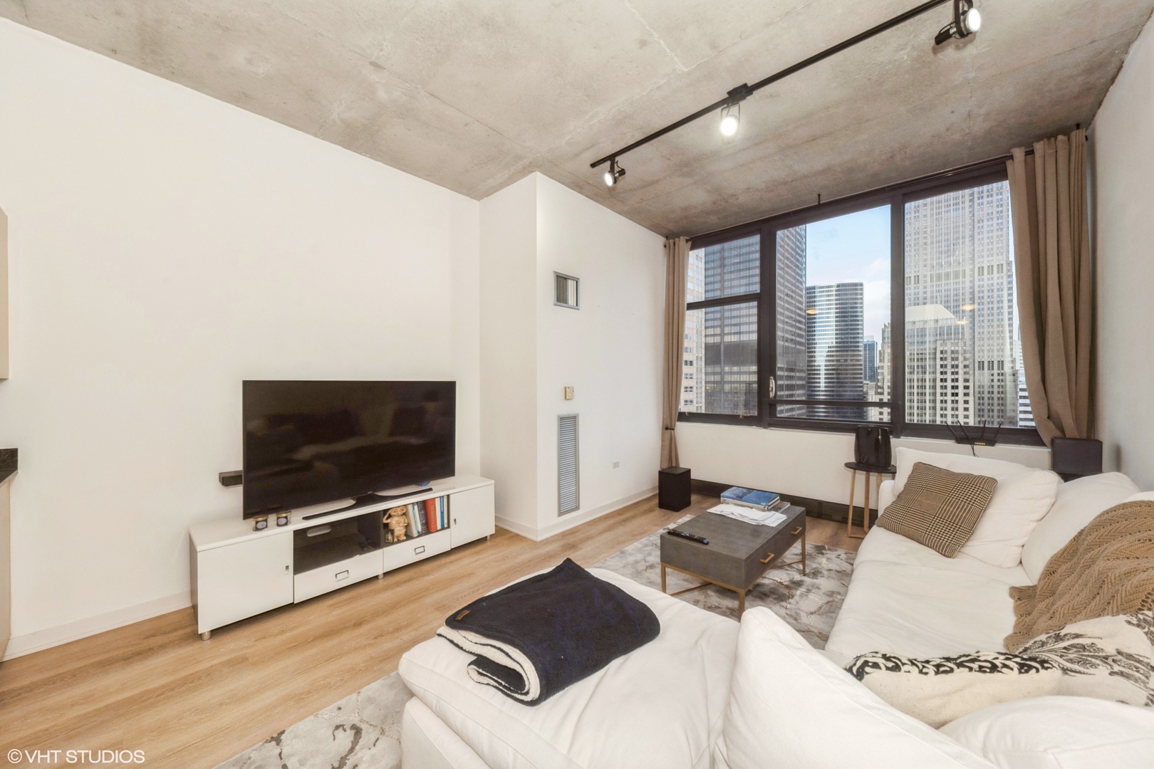 235 W VAN BUREN St #3718 Chicago, IL 60607