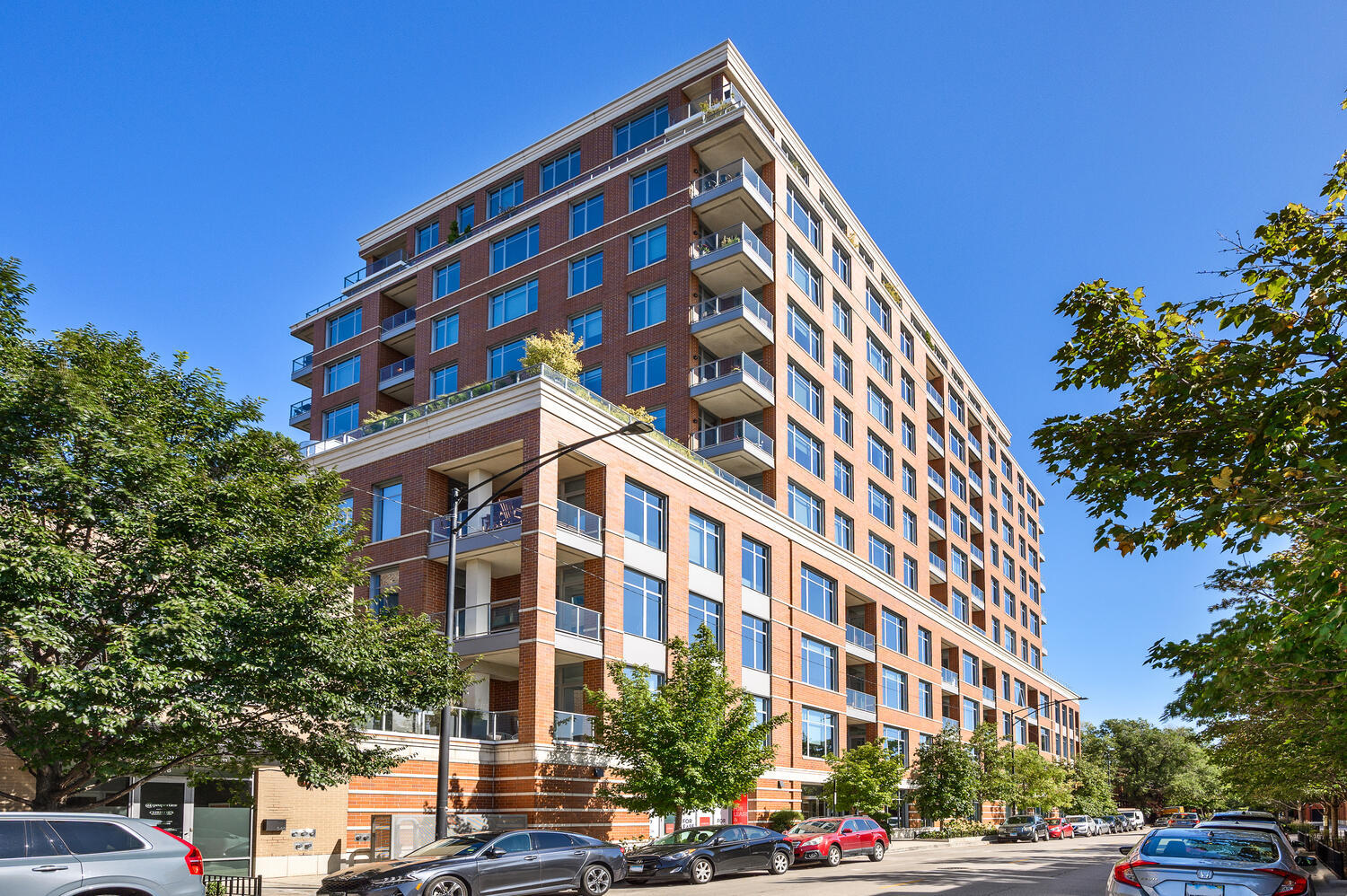 540 W Webster Ave #611